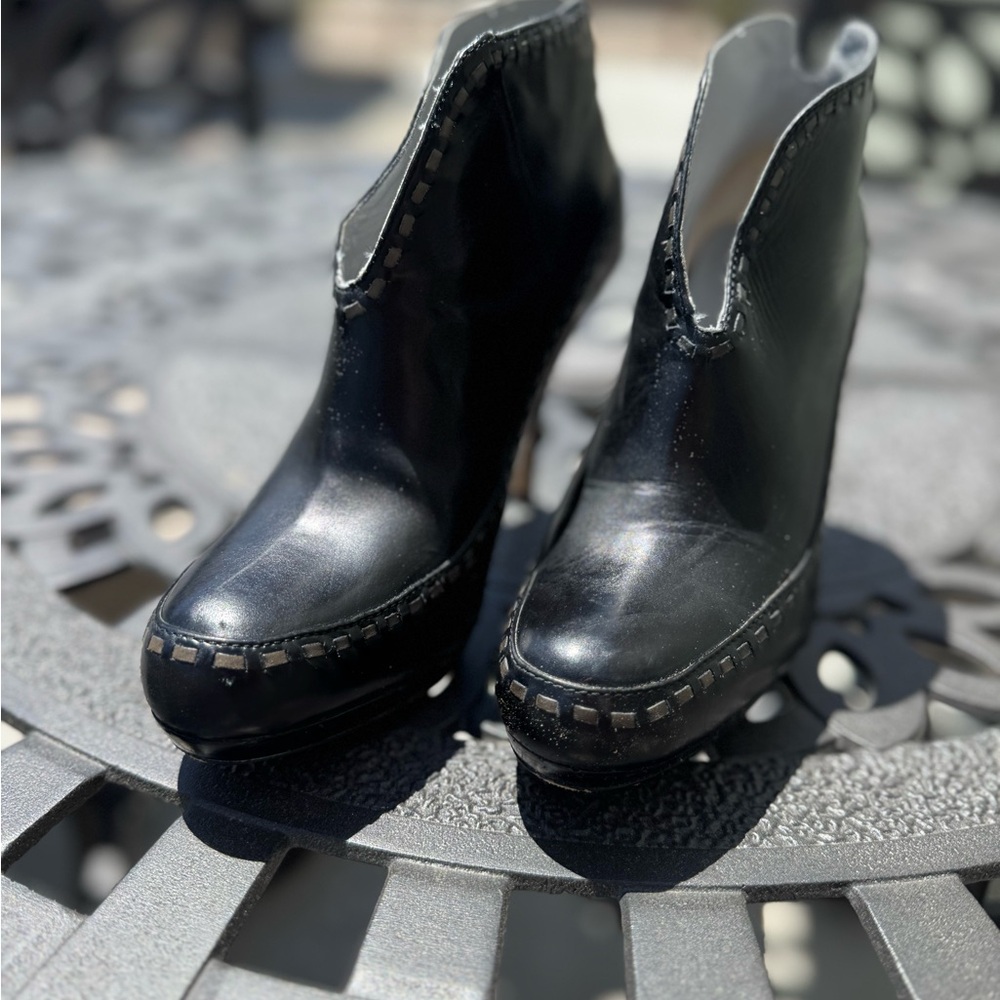 Max Studio Jocelyn Black Heeled Bootie